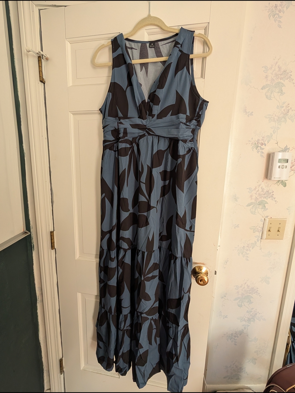 Sleeveless Blue Leaf Print Maxi Dress